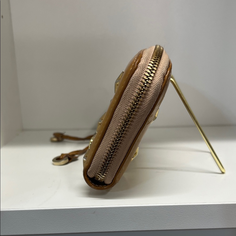 🔥🔥 Jimmy Choo Star-Studded Tan/pink interior Wallet - Picture 5 of 12